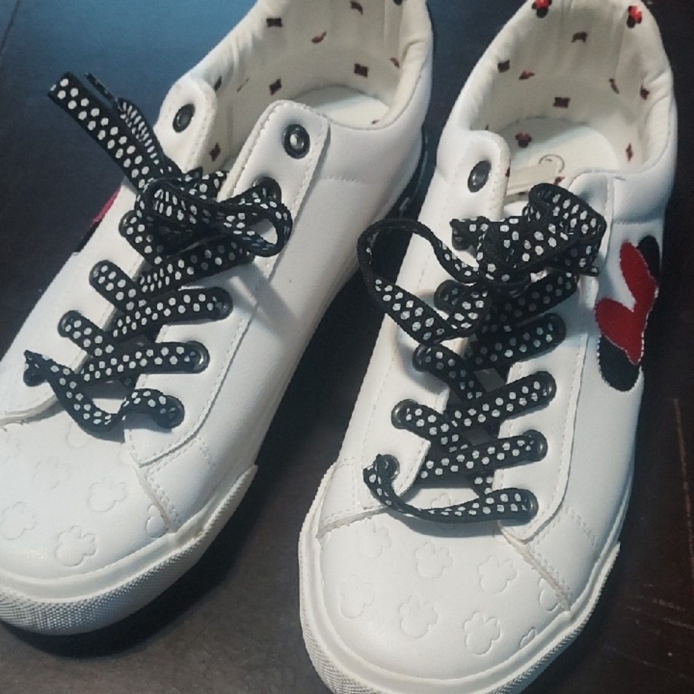 Disney Minnie Mouse White Sneakers with Black Polka Dot Laces 7 1/2